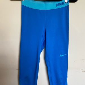 Nike Pro capri: size S